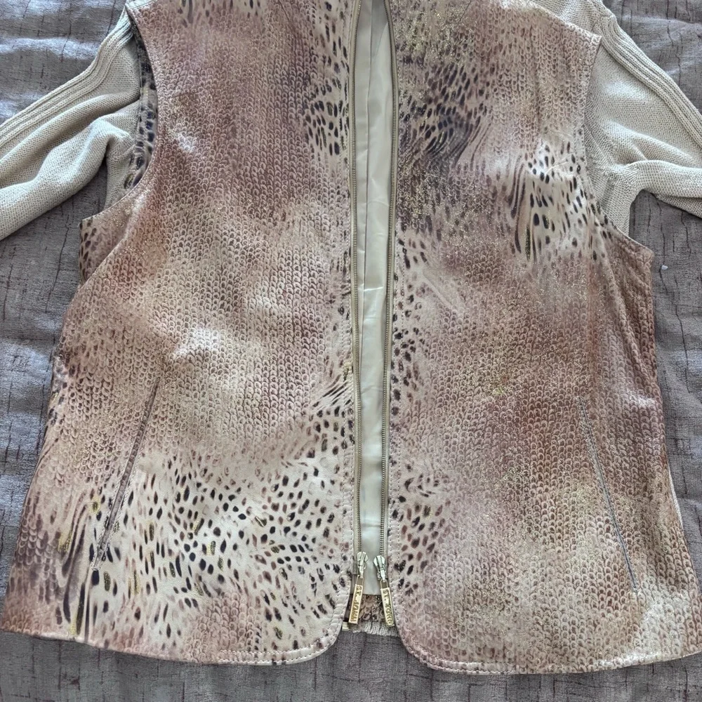 NWOT St John Sport Animal-Print Leather Zip Front Vest Knit Sweater Sz L